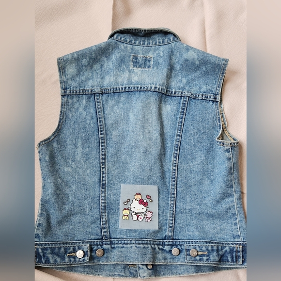 3/$18 Iron on Heat transfer Sanrio Hello Kitty and bears pattern Small size - Picture 5 of 6